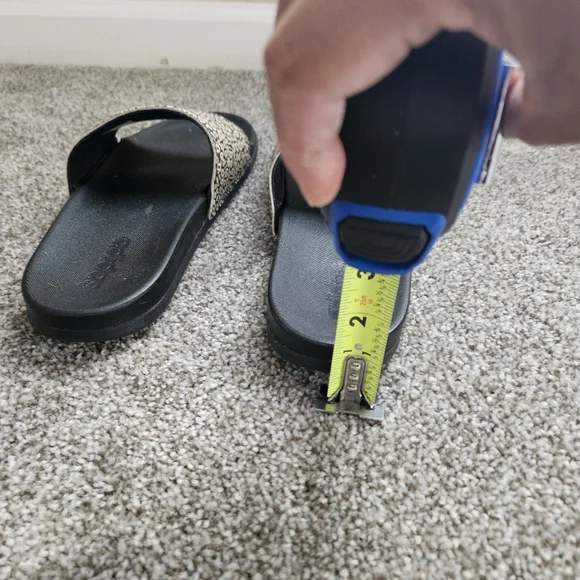 Adidas Black and Tan Slide Size 11 Slides/Sandals - Picture 11 of 11